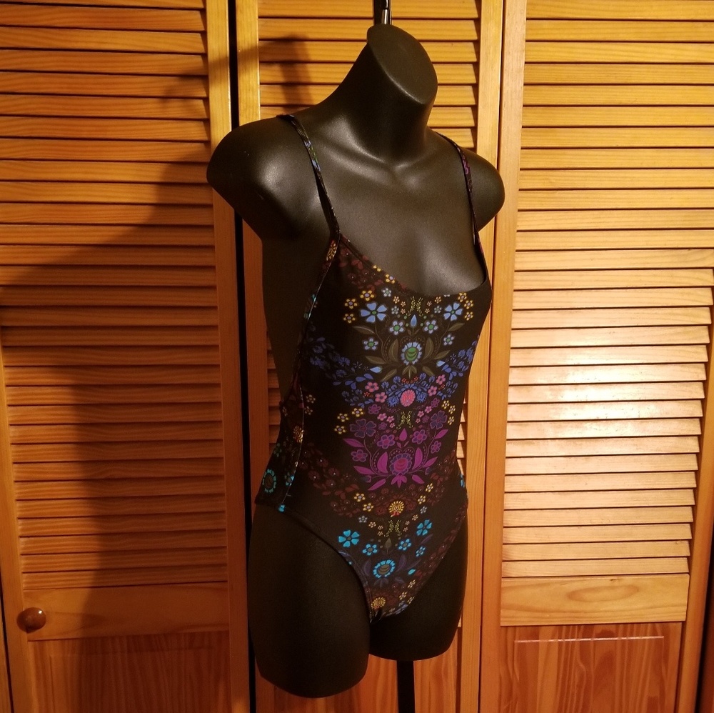"NWT" one-piece swimsuit 🧜‍♀️ - Picture 3 of 4